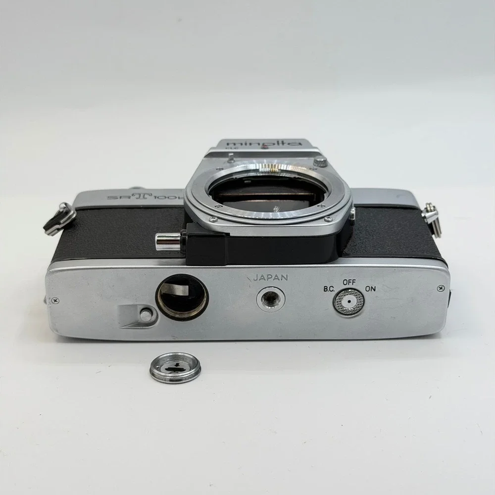 Minolta SRT 100b 35mm SLR Film Camera Body Silver Black Vintage Japan 8301581‎